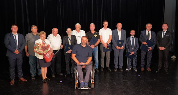 naslovna laureati priznanja