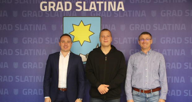 MC Batica predstavio „Baladu za SL” gradonačelniku Tomiću 11 naslovna batica grad
