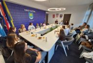 Dječji forumi Osmijeh“ i „Mladost“ – dječji glas je važan: Slatinski forumaši sa svojim prijedlozima i pitanjima kod gradonačelnika Slatine 25 viber slika 2026 10 08 15 37 09 998 1024x768