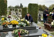 Lampioni i molitva za slatinske branitelje: Uoči Svih svetih položeni vijenci na Gradskom groblju 7 viber slika 2026 10 31 12 05 46 563 1024x576
