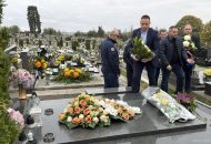 Lampioni i molitva za slatinske branitelje: Uoči Svih svetih položeni vijenci na Gradskom groblju 14 viber slika 2026 10 31 12 05 48 020 1024x576