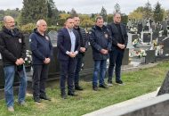 Lampioni i molitva za slatinske branitelje: Uoči Svih svetih položeni vijenci na Gradskom groblju 15 viber slika 2026 10 31 12 05 48 220 1024x576